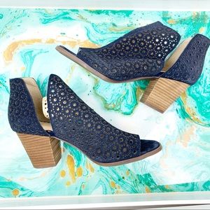 Crown & Ivy Navy Blue Sandi Booties 6